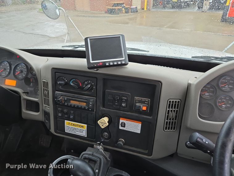 image for item EQ3635 2011 International  4300 street sweeper truck