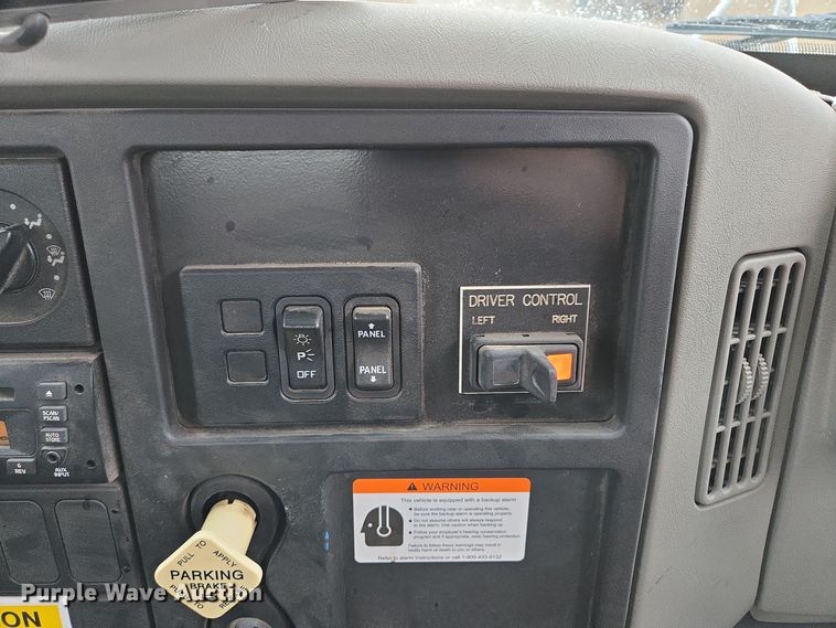 image for item EQ3635 2011 International  4300 street sweeper truck