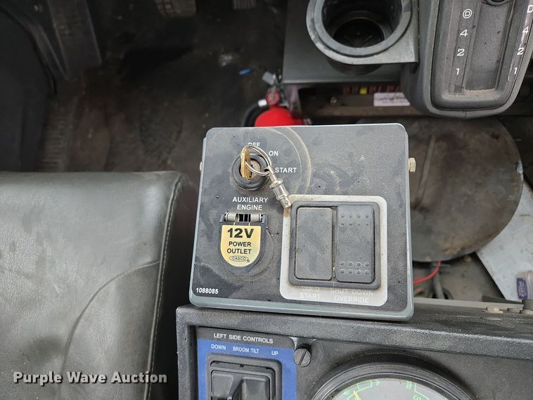 image for item EQ3635 2011 International  4300 street sweeper truck