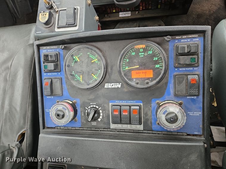 image for item EQ3635 2011 International  4300 street sweeper truck