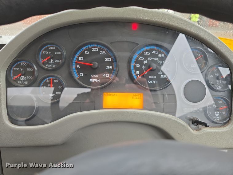 image for item EQ3635 2011 International  4300 street sweeper truck