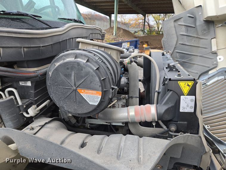 image for item EQ3635 2011 International  4300 street sweeper truck