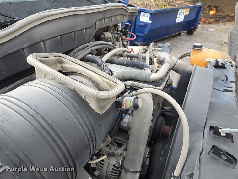 image for item EQ3635 2011 International  4300 street sweeper truck