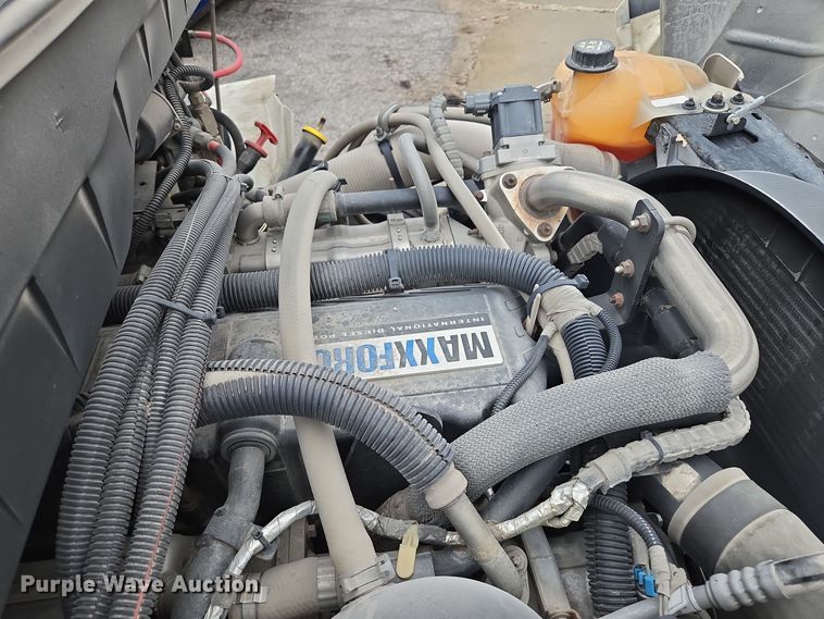 image for item EQ3635 2011 International  4300 street sweeper truck