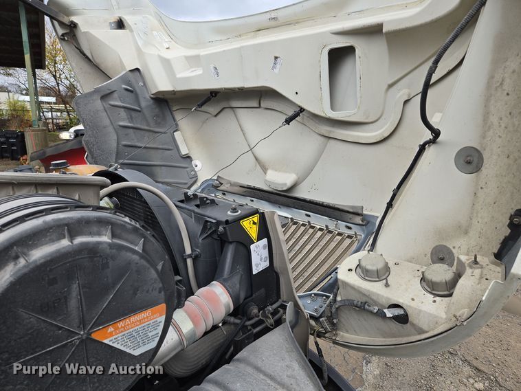 image for item EQ3635 2011 International  4300 street sweeper truck