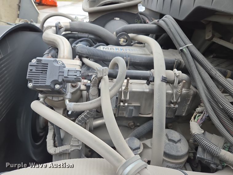 image for item EQ3635 2011 International  4300 street sweeper truck