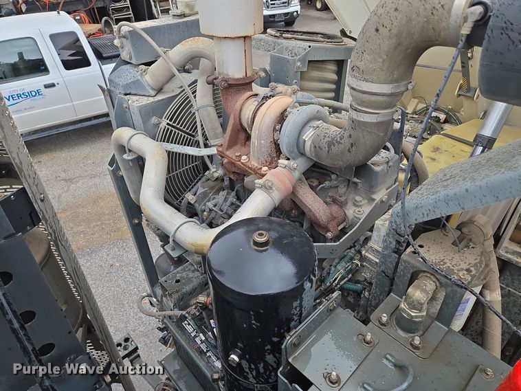 image for item EQ3635 2011 International  4300 street sweeper truck