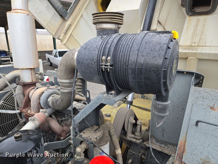 image for item EQ3635 2011 International  4300 street sweeper truck