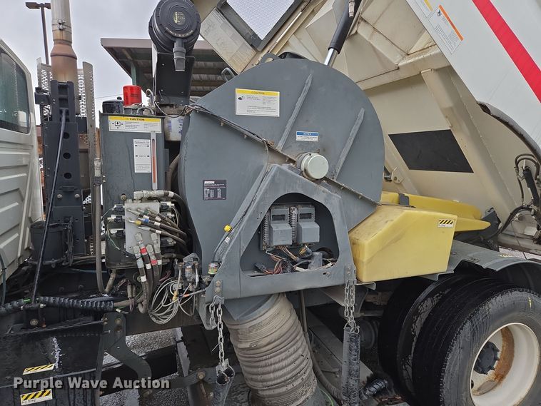 image for item EQ3635 2011 International  4300 street sweeper truck