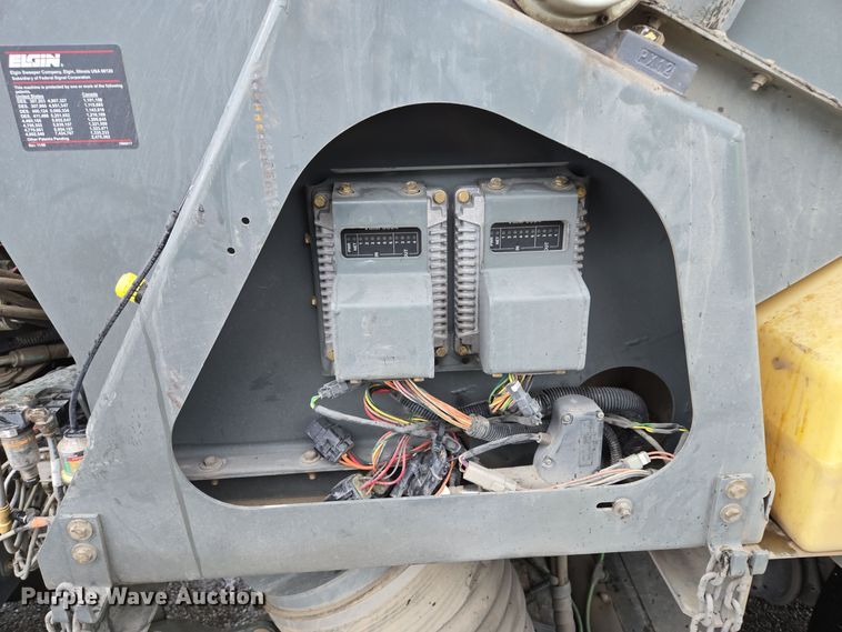 image for item EQ3635 2011 International  4300 street sweeper truck