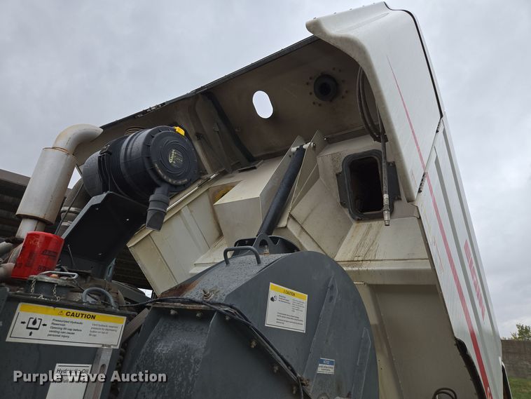 image for item EQ3635 2011 International  4300 street sweeper truck