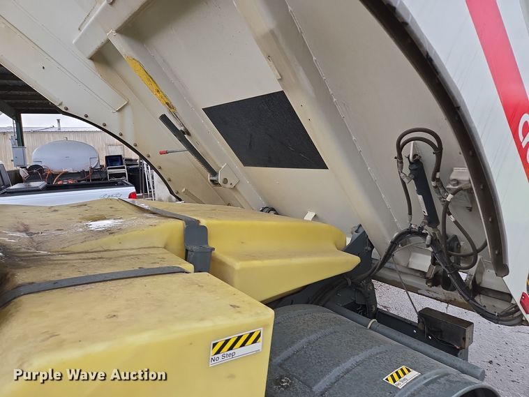 image for item EQ3635 2011 International  4300 street sweeper truck