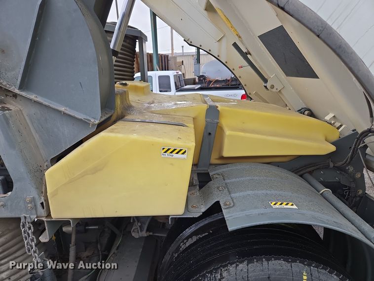 image for item EQ3635 2011 International  4300 street sweeper truck