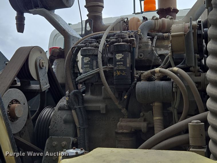 image for item EQ3635 2011 International  4300 street sweeper truck