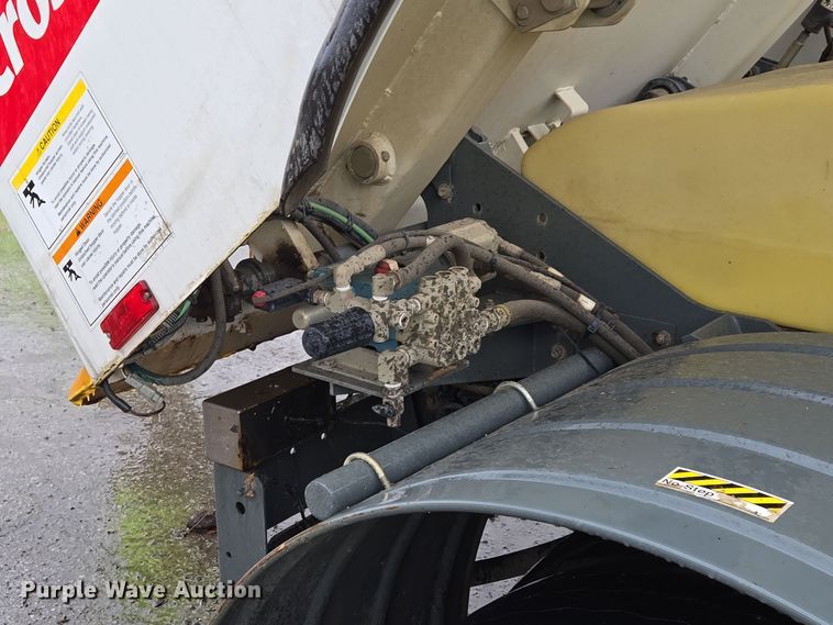 image for item EQ3635 2011 International  4300 street sweeper truck