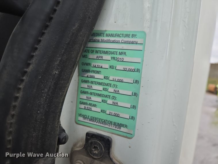 image for item EQ3635 2011 International  4300 street sweeper truck