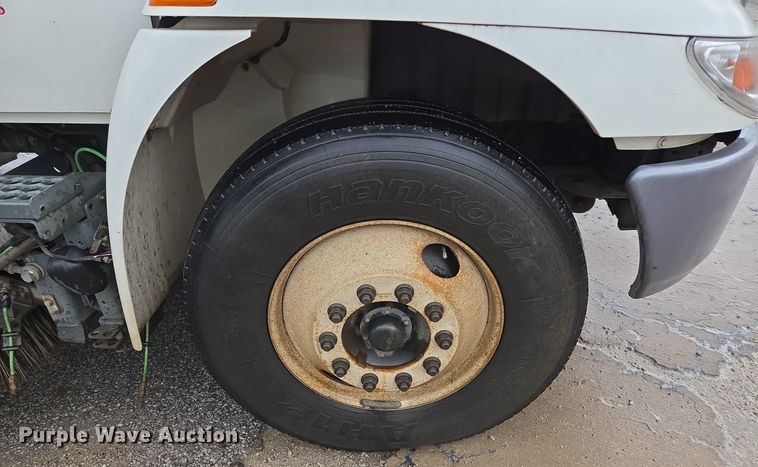 image for item EQ3635 2011 International  4300 street sweeper truck