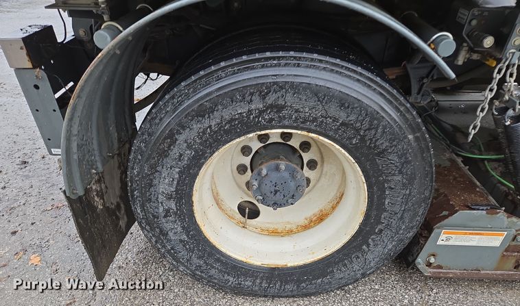 image for item EQ3635 2011 International  4300 street sweeper truck