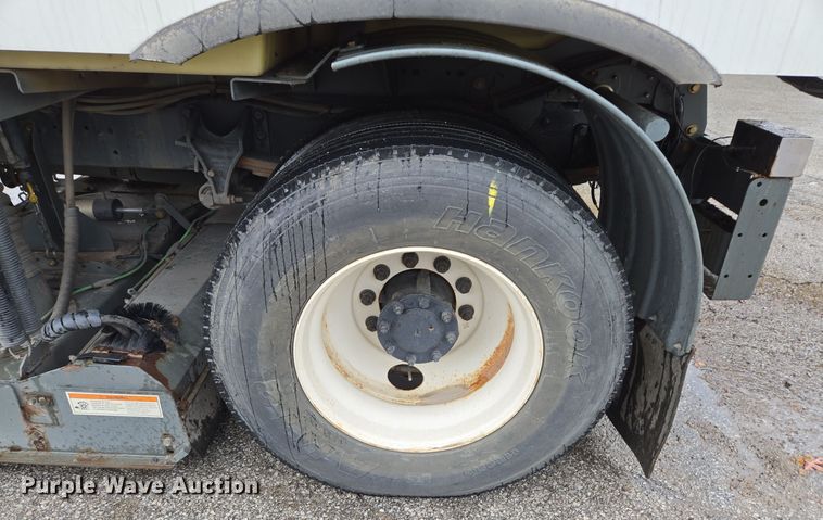 image for item EQ3635 2011 International  4300 street sweeper truck