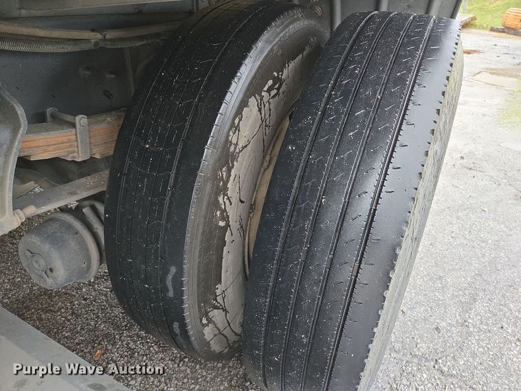 image for item EQ3635 2011 International  4300 street sweeper truck