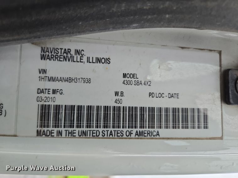 image for item EQ3635 2011 International  4300 street sweeper truck