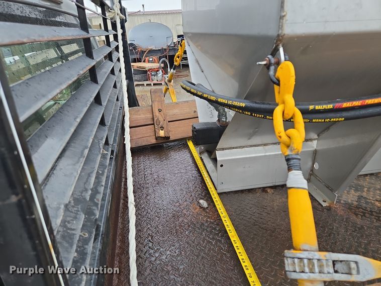 image for item EQ3636 2010 Ford  F550 Super Duty XL flatbed truck