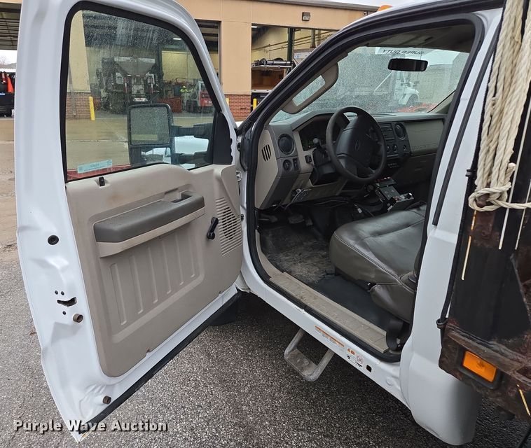 image for item EQ3636 2010 Ford  F550 Super Duty XL flatbed truck