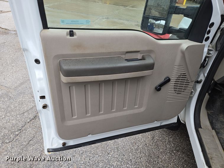 image for item EQ3636 2010 Ford  F550 Super Duty XL flatbed truck