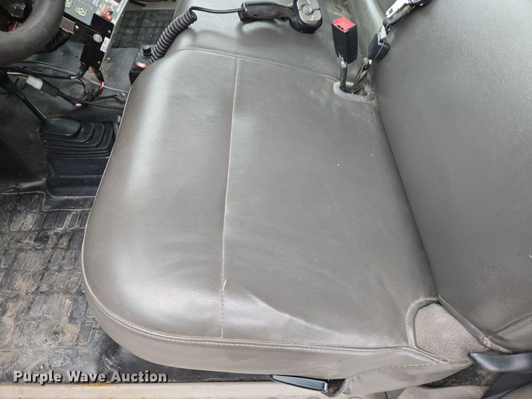 image for item EQ3636 2010 Ford  F550 Super Duty XL flatbed truck