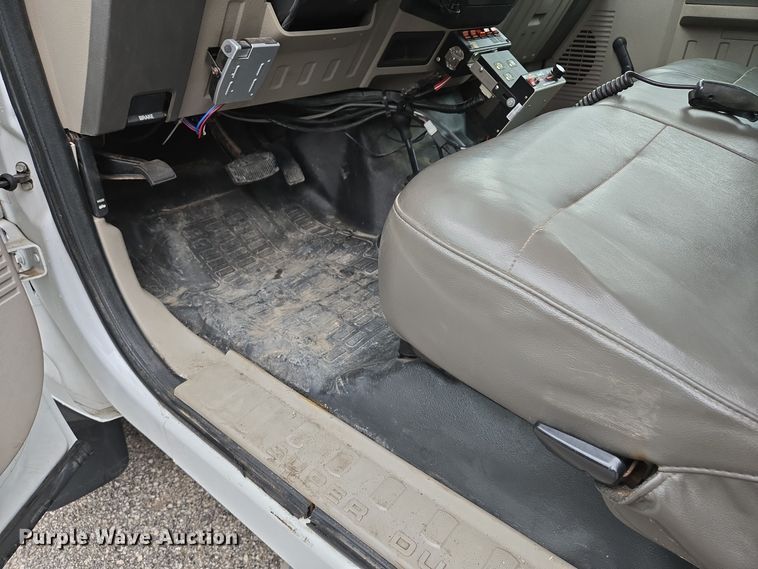 image for item EQ3636 2010 Ford  F550 Super Duty XL flatbed truck