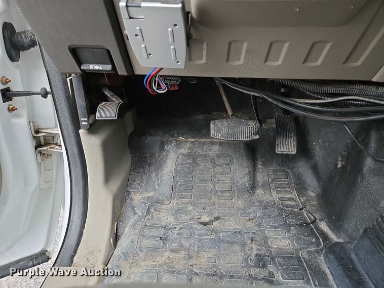 image for item EQ3636 2010 Ford  F550 Super Duty XL flatbed truck