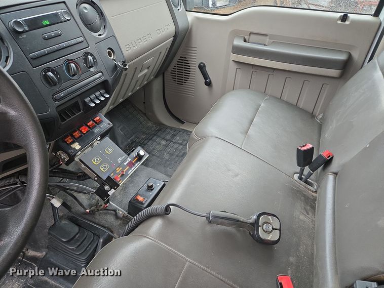 image for item EQ3636 2010 Ford  F550 Super Duty XL flatbed truck