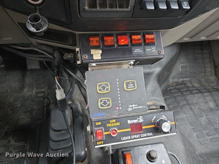 image for item EQ3636 2010 Ford  F550 Super Duty XL flatbed truck