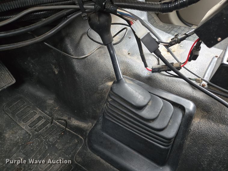 image for item EQ3636 2010 Ford  F550 Super Duty XL flatbed truck