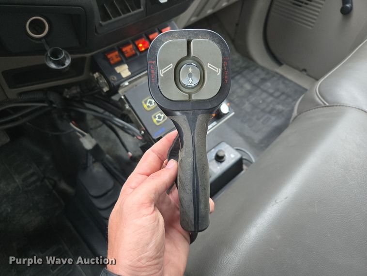 image for item EQ3636 2010 Ford  F550 Super Duty XL flatbed truck