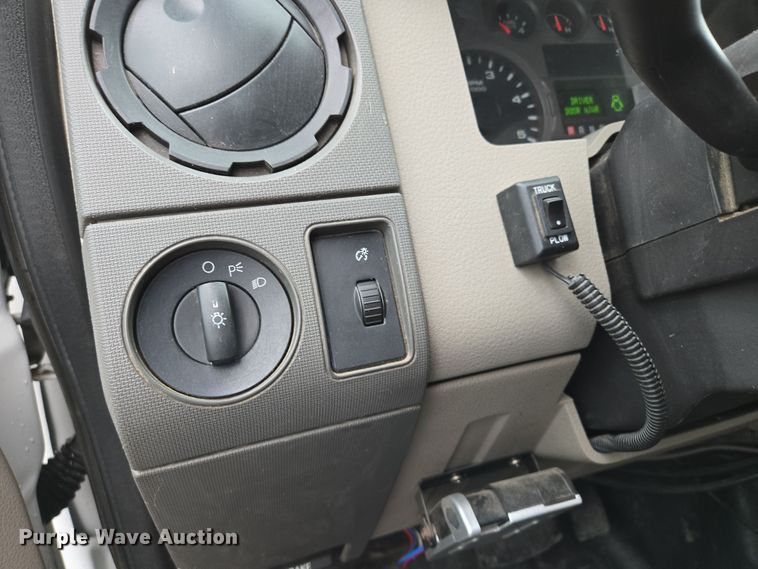 image for item EQ3636 2010 Ford  F550 Super Duty XL flatbed truck