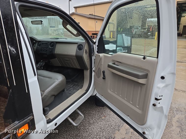 image for item EQ3636 2010 Ford  F550 Super Duty XL flatbed truck