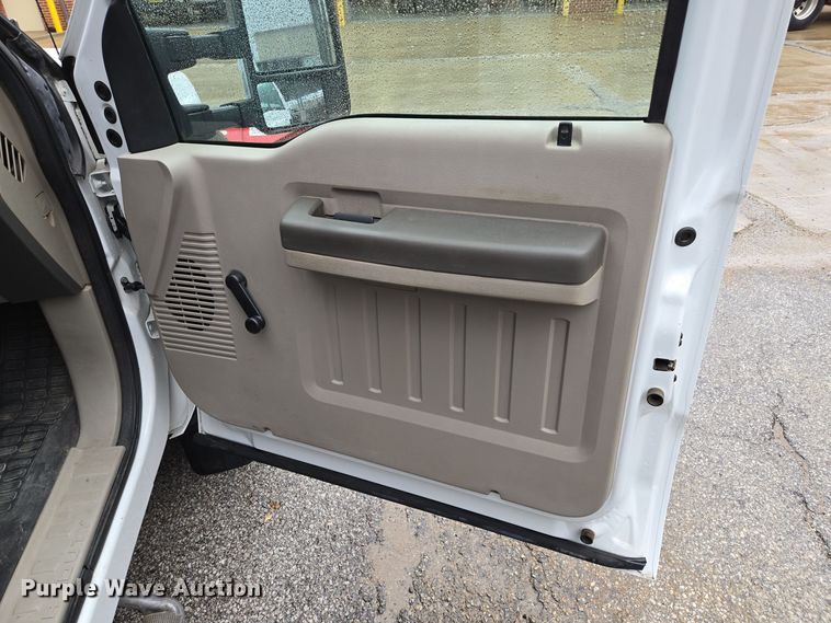 image for item EQ3636 2010 Ford  F550 Super Duty XL flatbed truck