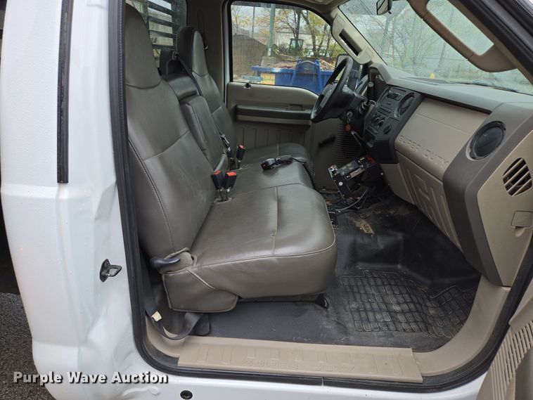 image for item EQ3636 2010 Ford  F550 Super Duty XL flatbed truck