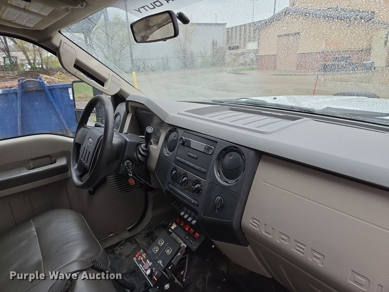 image for item EQ3636 2010 Ford  F550 Super Duty XL flatbed truck