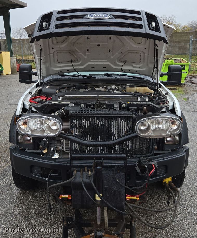 image for item EQ3636 2010 Ford  F550 Super Duty XL flatbed truck