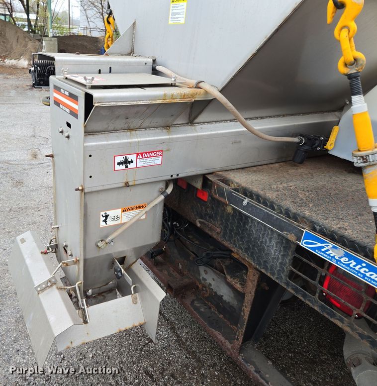 image for item EQ3636 2010 Ford  F550 Super Duty XL flatbed truck