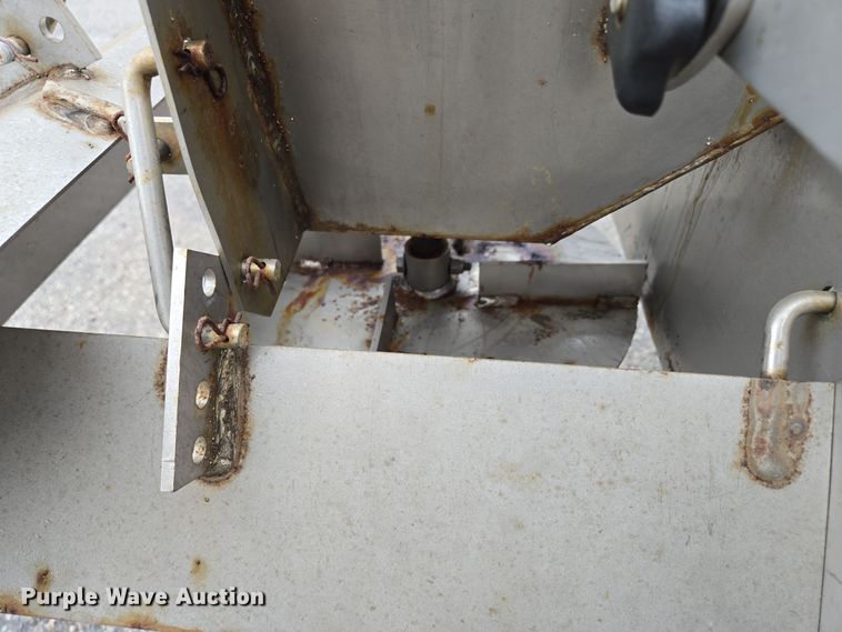 image for item EQ3636 2010 Ford  F550 Super Duty XL flatbed truck