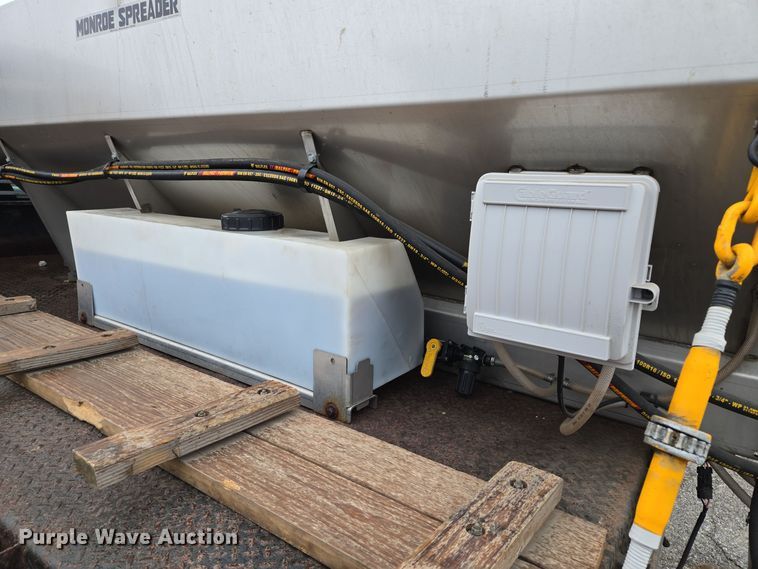 image for item EQ3636 2010 Ford  F550 Super Duty XL flatbed truck