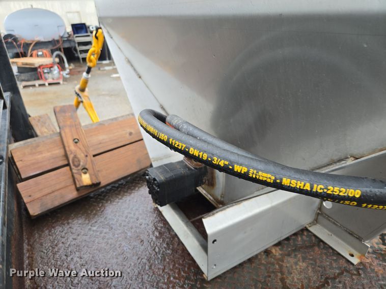 image for item EQ3636 2010 Ford  F550 Super Duty XL flatbed truck