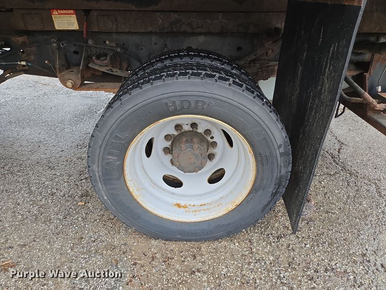 image for item EQ3636 2010 Ford  F550 Super Duty XL flatbed truck