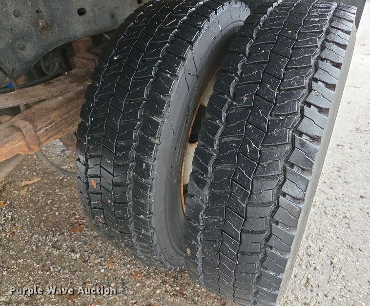 image for item EQ3636 2010 Ford  F550 Super Duty XL flatbed truck