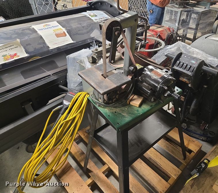 image for item EQ3711 Delta Milwaukee  belt sander 