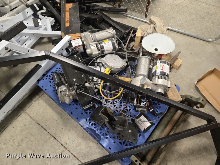 image for item EQ3722 (3) LynRus winches 