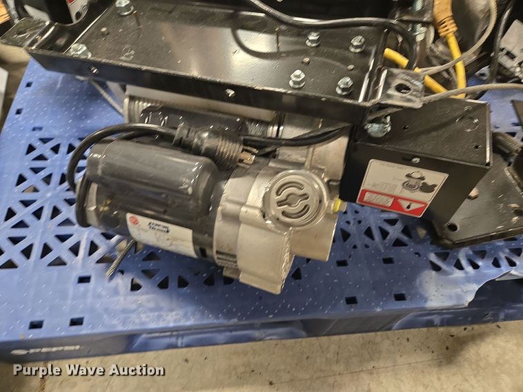 image for item EQ3722 (3) LynRus winches 